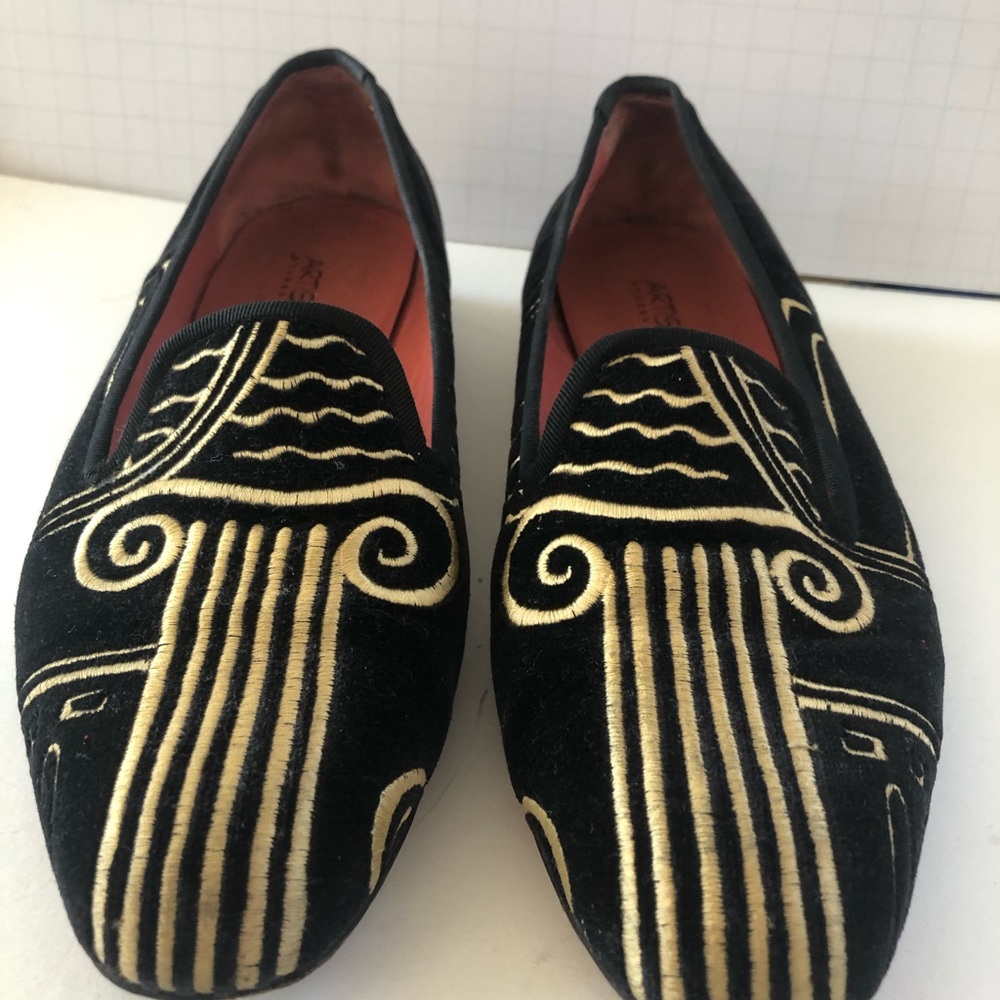 Stubbs and Wooten  velvet and gold flats 7 1/2